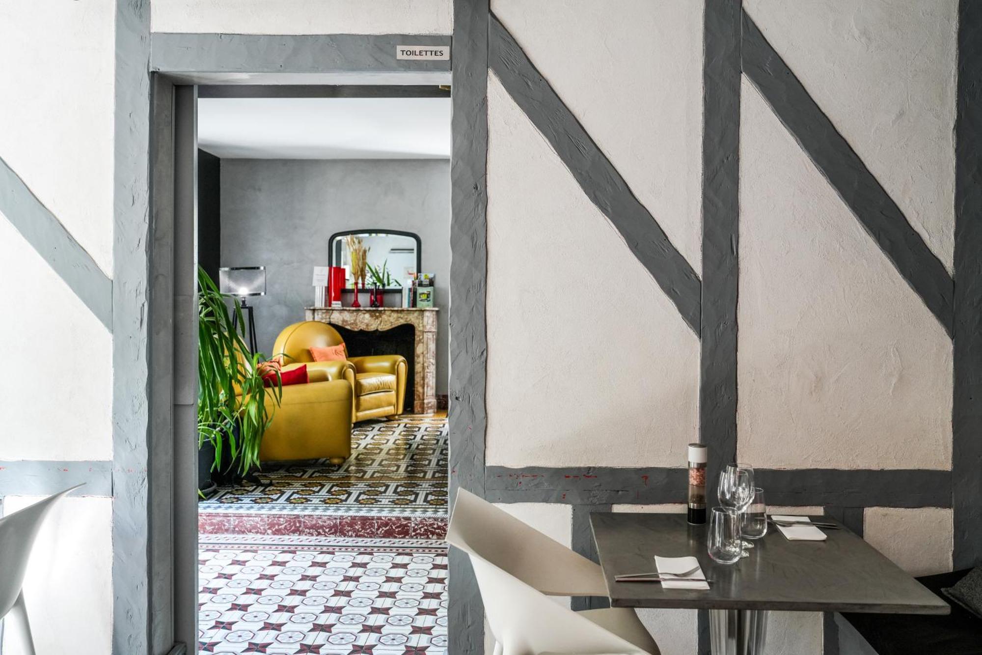 Logis Hotel & Restaurant Le Cadet De Gascogne Saint-Justin  Bagian luar foto