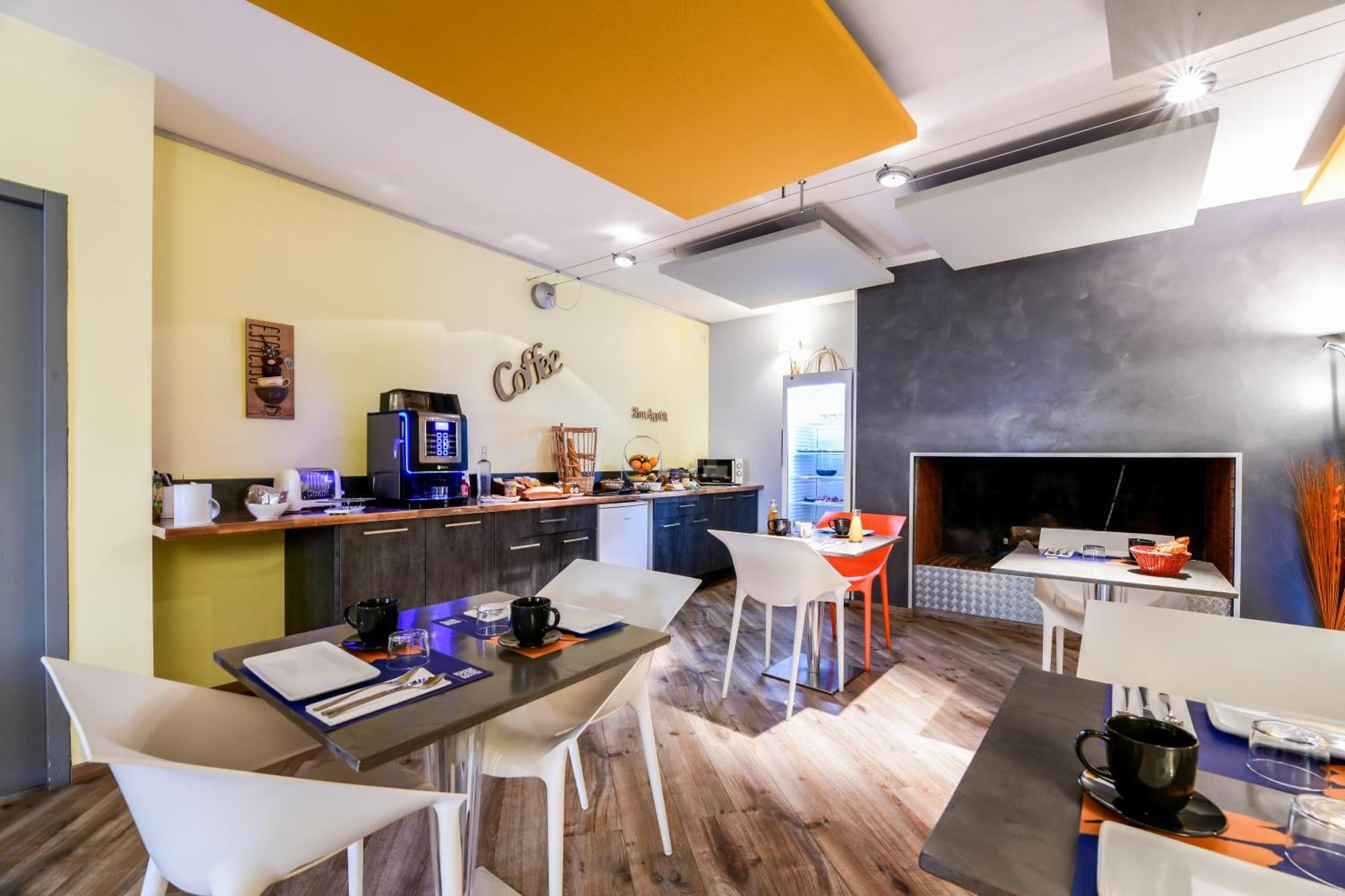 Logis Hotel & Restaurant Le Cadet De Gascogne Saint-Justin  Bagian luar foto