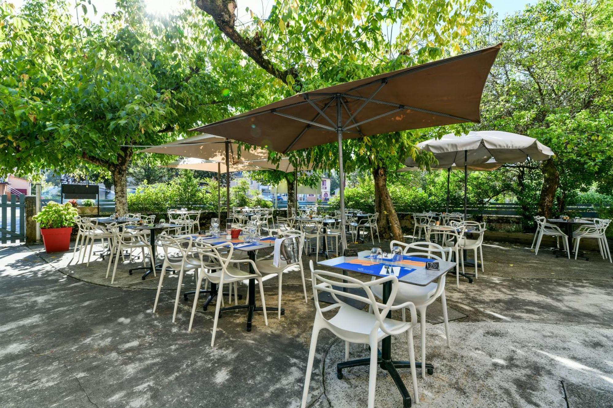 Logis Hotel & Restaurant Le Cadet De Gascogne Saint-Justin  Bagian luar foto