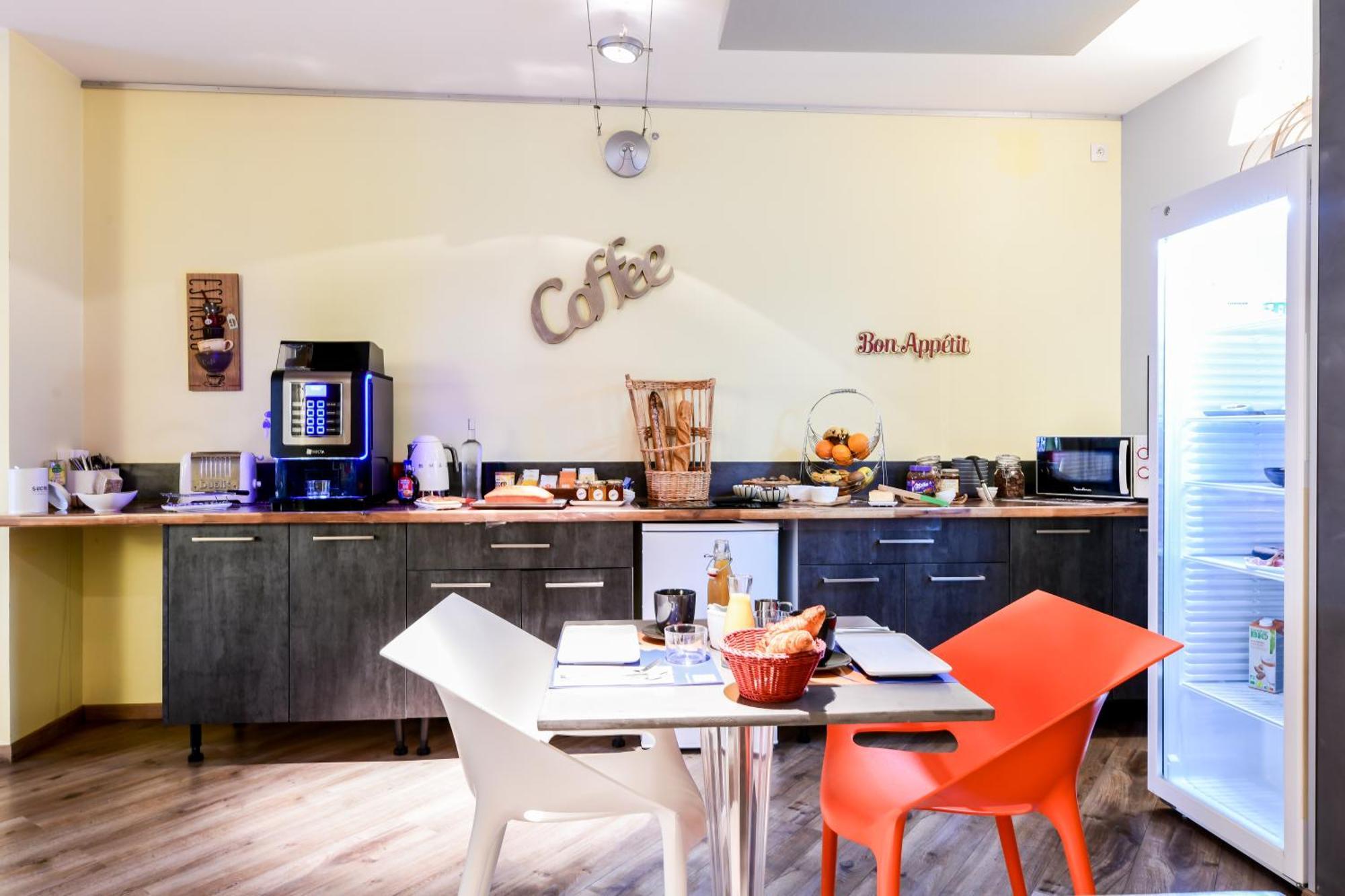 Logis Hotel & Restaurant Le Cadet De Gascogne Saint-Justin  Bagian luar foto